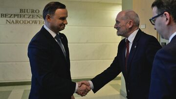 Prezydent Andrzej Duda i szef MON Antoni Macierewicz spotkali się w Biurze Bezpieczeństwa Narodowego