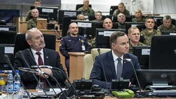 Prezydent Andrzej Duda i szef MON Antoni Macierewicz w Dowództwie Generalnym RSZ
