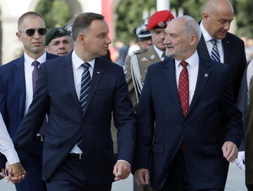 Prezydent Andrzej Duda i szef MON Antoni Macierewicz