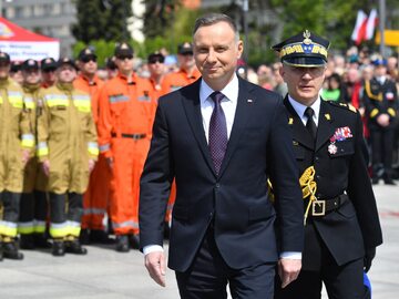 Prezydent Andrzej Duda oraz Komendant Główny Państwowej Straży Pożarnej gen. brygadier Andrzej Bartkowiak