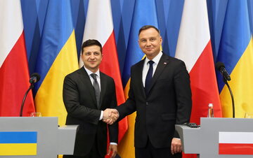 Prezydent Andrzej Duda oraz prezydent Ukrainy Wołodymyr Zełenski podczas oświadczenia dla mediów
