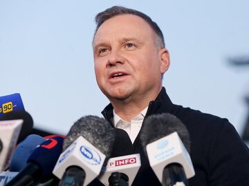 Prezydent Andrzej Duda podczas konferencji prasowej przed kopalnią Węgla Kamiennego Borynia-Zofiówka Ruch Zofiówka w Jastrzębiu-Zdroju