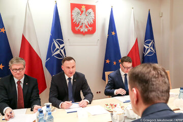 Prezydent Andrzej Duda podczas spotkania z szefem MON w siedzibie BBN