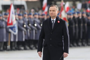 Prezydent Andrzej Duda podczas uroczystej odprawy wart przed Grobem Nieznanego Żołnierza w Warszawie,  w Święto Niepodległości.