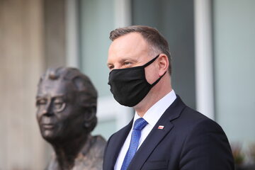 Prezydent Andrzej Duda podczas uroczystości odsłonięcia pomnika Anny Walentynowicz,