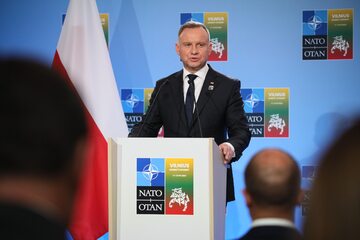 Prezydent Andrzej Duda przemawia podczas szczytu NATO w Wilnie