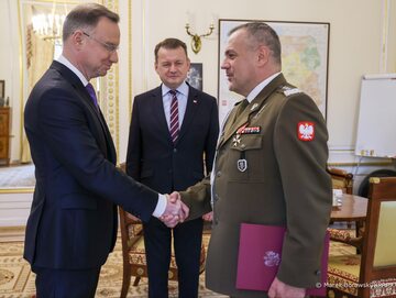 Prezydent Andrzej Duda, szef MON Mariusz Błaszczak i gen. Wiesław Kukuła
