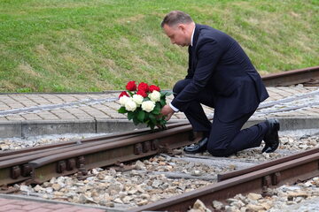 Prezydent Andrzej Duda upamiętnił 80. rocznicę pierwszego transportu polskich więźniów do KL Auschwitz