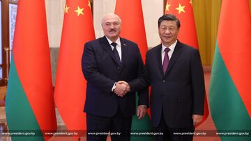 Prezydent Białorusi Aleksandr Łukaszenka i przywódca Chin Xi Jinping