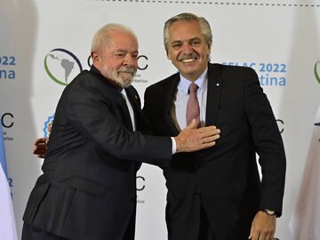 Prezydent Brazylii Luiz Lula da Silva i prezydent Argentyny Alberto Fernandez podczas spotkania CELAC