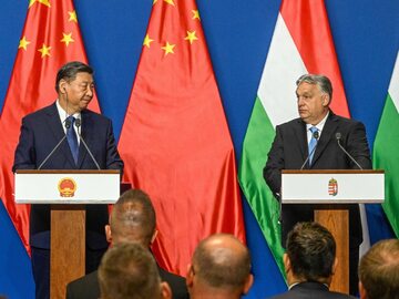 Prezydent Chin Xi Jinping i premier Węgier Viktor Orban