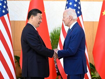 Prezydent Chin Xi Jinping i prezydent USA Joe Biden