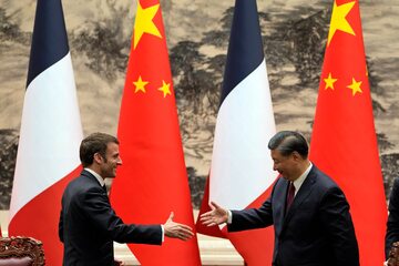 Prezydent Francji Emmanuel Macron i przywódca Chin Xi Jinping