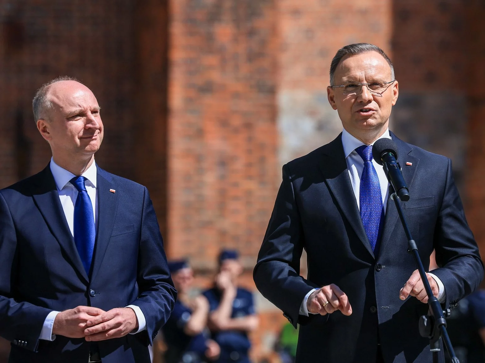 Prezydent Andrzej Duda i minister w kancelarii prezydenta Wojciech Kolarski podczas wizyty w Poznaniu