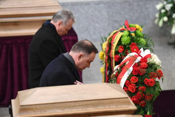 Prezydent Litwy Gitanas Nauseda i prezydent RP Andrzej Duda przed Mszą św. w Katedrze Wileńskie