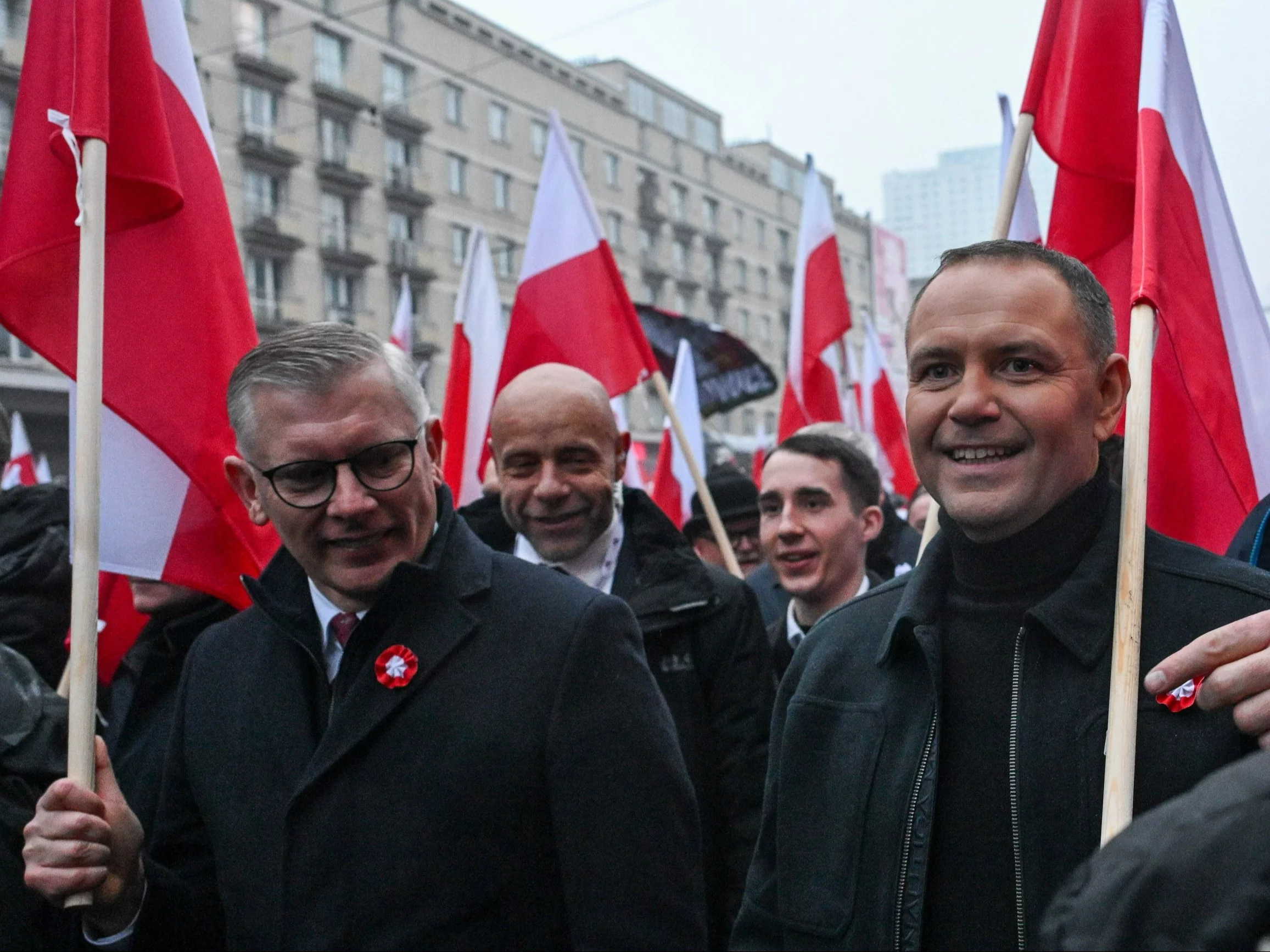 Prezydent RP Karol Nawrocki (P) i szef BBN Sławomir Cenckiewicz (L) na Marszu Niepodległości w Warszawie
