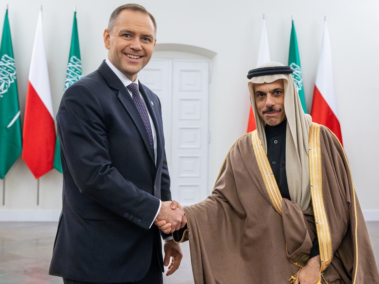 Prezydent Karol Nawrocki i minister spraw zagranicznych Arabii Saudyjskiej, książę Faisal bin Farhan Al Saud