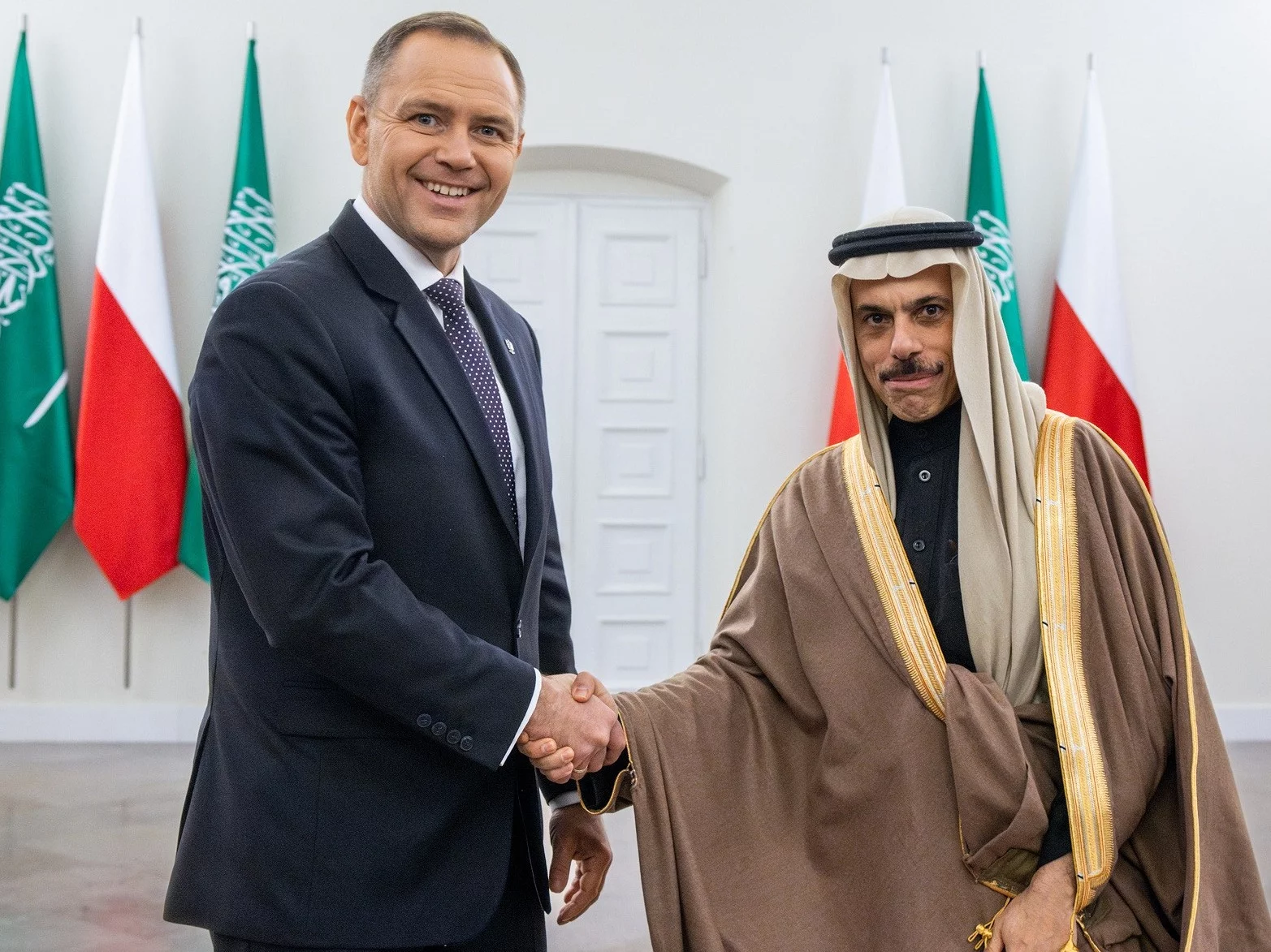 Prezydent Karol Nawrocki i minister spraw zagranicznych Arabii Saudyjskiej, książę Faisal bin Farhan Al Saud