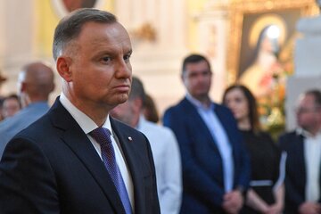 Prezydent Polski Andrzej Duda (L) w katedrze śś. Apostołów Piotra i Pawła w Łucku