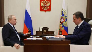 Prezydent Rosji Władimir Putin i gubernator obwodu biełgorodzkiego Wiaczesław Gładkow