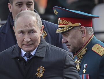 Prezydent Rosji Władimir Putin i minister obrony Siergiej Szojgu