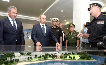 Prezydent Rosji Władimir Putin i szef rosyjskiego MON Siergiej Szojgu