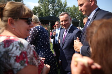 Prezydent RP Andrzej Duda podczas Dożynek Gminy Tarnów w Zbylitowskiej Górze