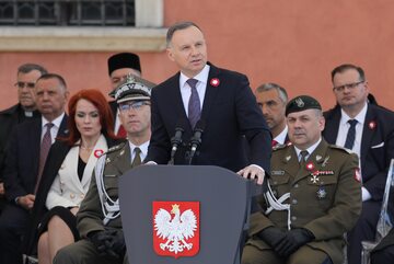 Prezydent RP Andrzej Duda podczas uroczystości na Placu Zamkowym w Warszawie. Obchody Święta Narodowego 3 Maja