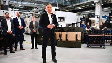 Prezydent RP Andrzej Duda w fabryce uzbrojenia "Łucznik" w Radomiu
