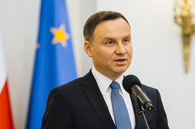 prezydent Andrzej Duda flagi