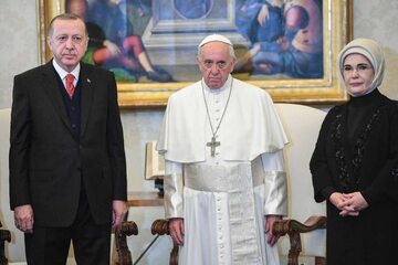Prezydent Turcji Recap Erdogan, papież Franciszek oraz Emine Erdogan