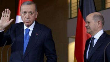 Prezydent Turcji Recep Tayyip Erdogan i kanclerz Niemiec Olaf Scholz
