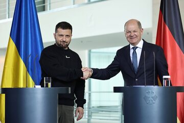 Prezydent Ukrainy Wołodymyr Zełenski i kanclerz Niemiec Olaf Scholz