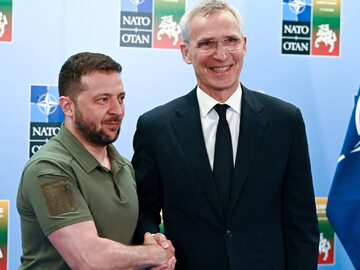 Prezydent Ukrainy Wołodymyr Zełenski i sekretarz generalny Sojuszu Północnoatlantyckiego Jens Stoltenberg