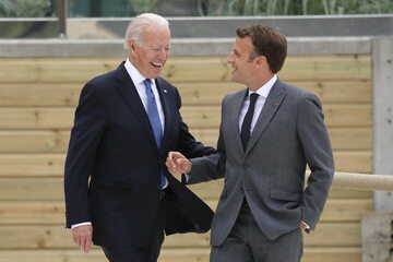 Prezydent USA Joe Biden i prezydent Francji Emmanuel Macron