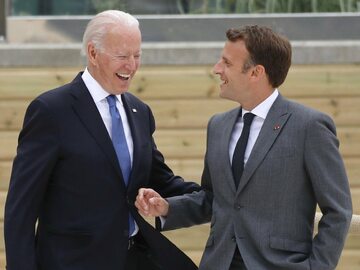 Prezydent USA Joe Biden i prezydent Francji Emmanuel Macron