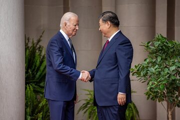 Prezydent USA Joe Biden i przywódca Chin Xi Jinping