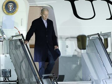 Prezydent USA Joe Biden na lotnisku w Warszawie