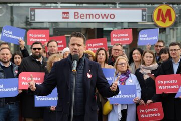 Prezydent Warszawy Rafał Trzaskowski podczas konferencji na Bemowie