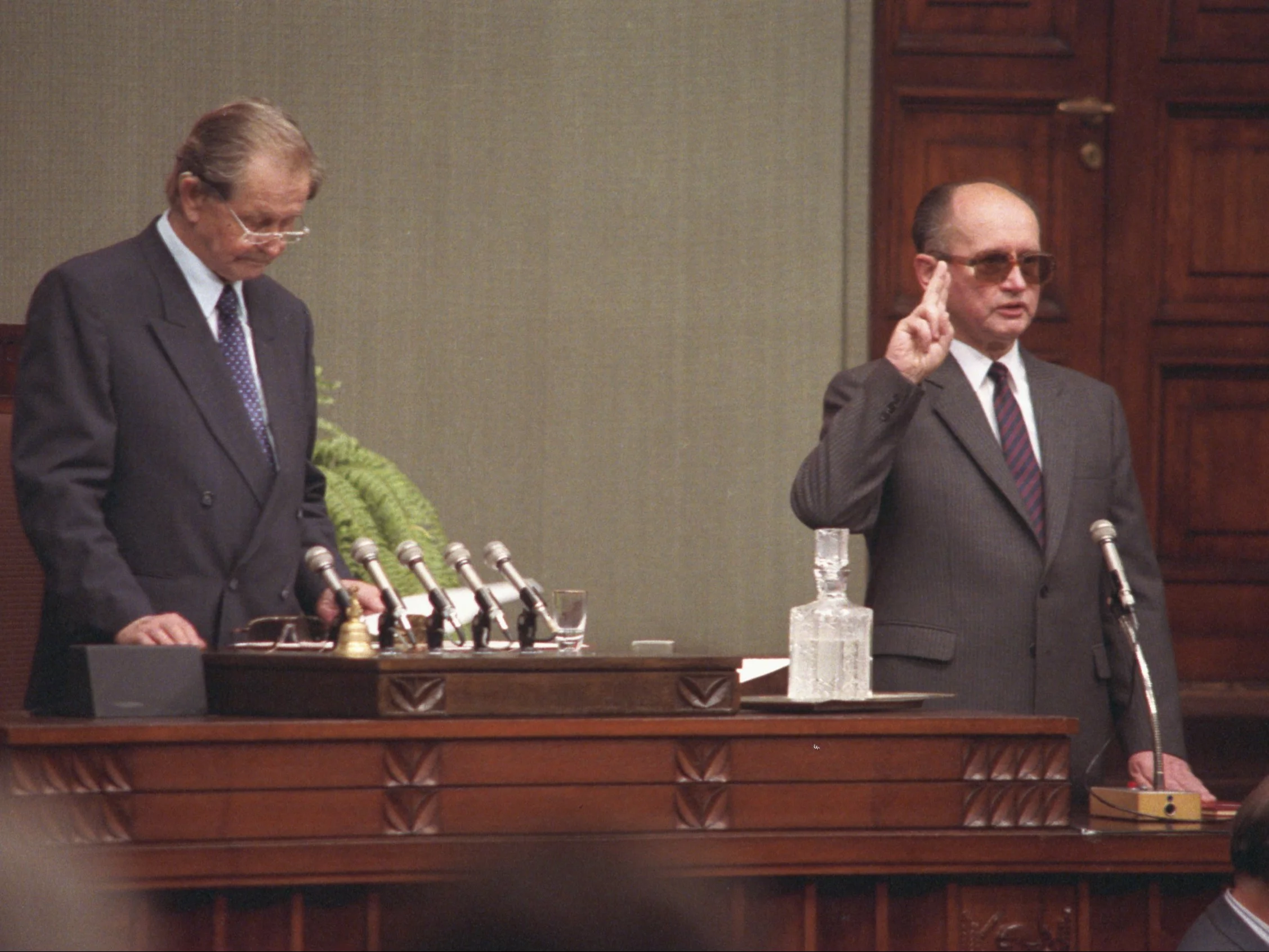 Warszawa 19.07.1989. Posiedzenie Zgromadzenia Narodowego w gmachu Sejmu. Wybór generała Wojciecha Jaruzelskiego na prezydenta Polskiej Rzeczpospolitej Ludowej