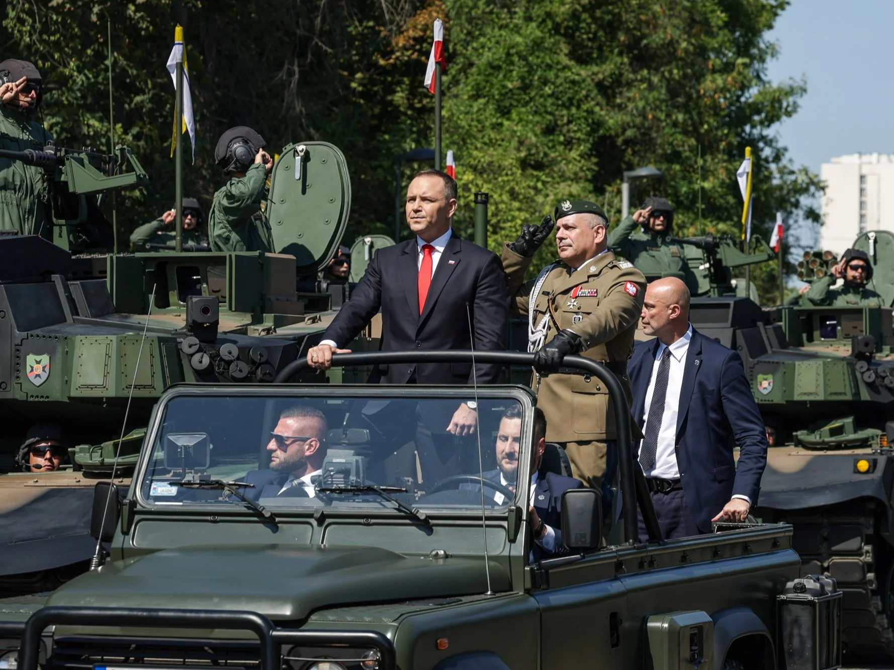 Prezydent Karol Nawrocki na defiladzie z okazji Święta Wojska Polskiego