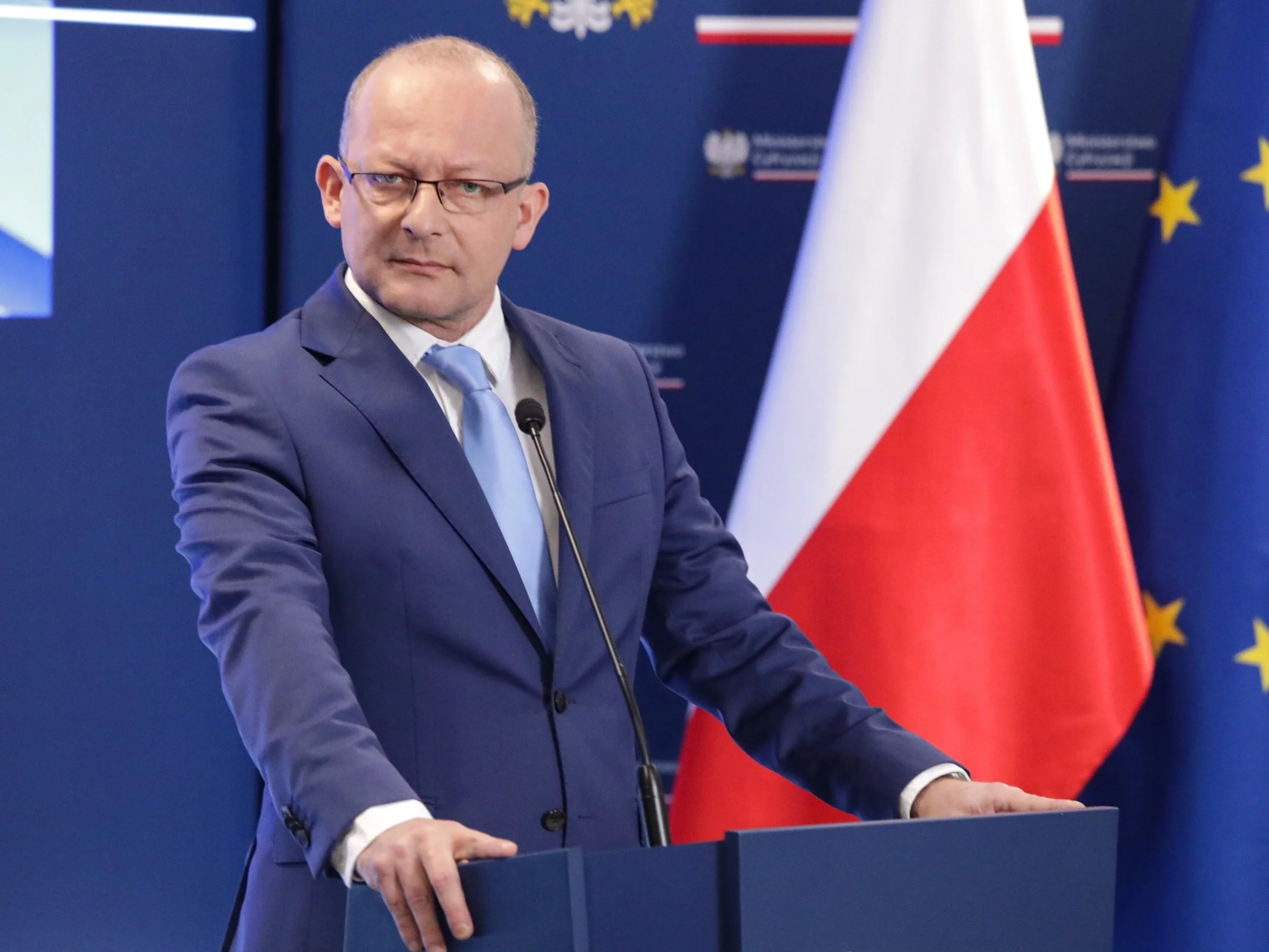 Próba oszustwa z wykorzystaniem wizerunku wiceministra. Resort ostrzega