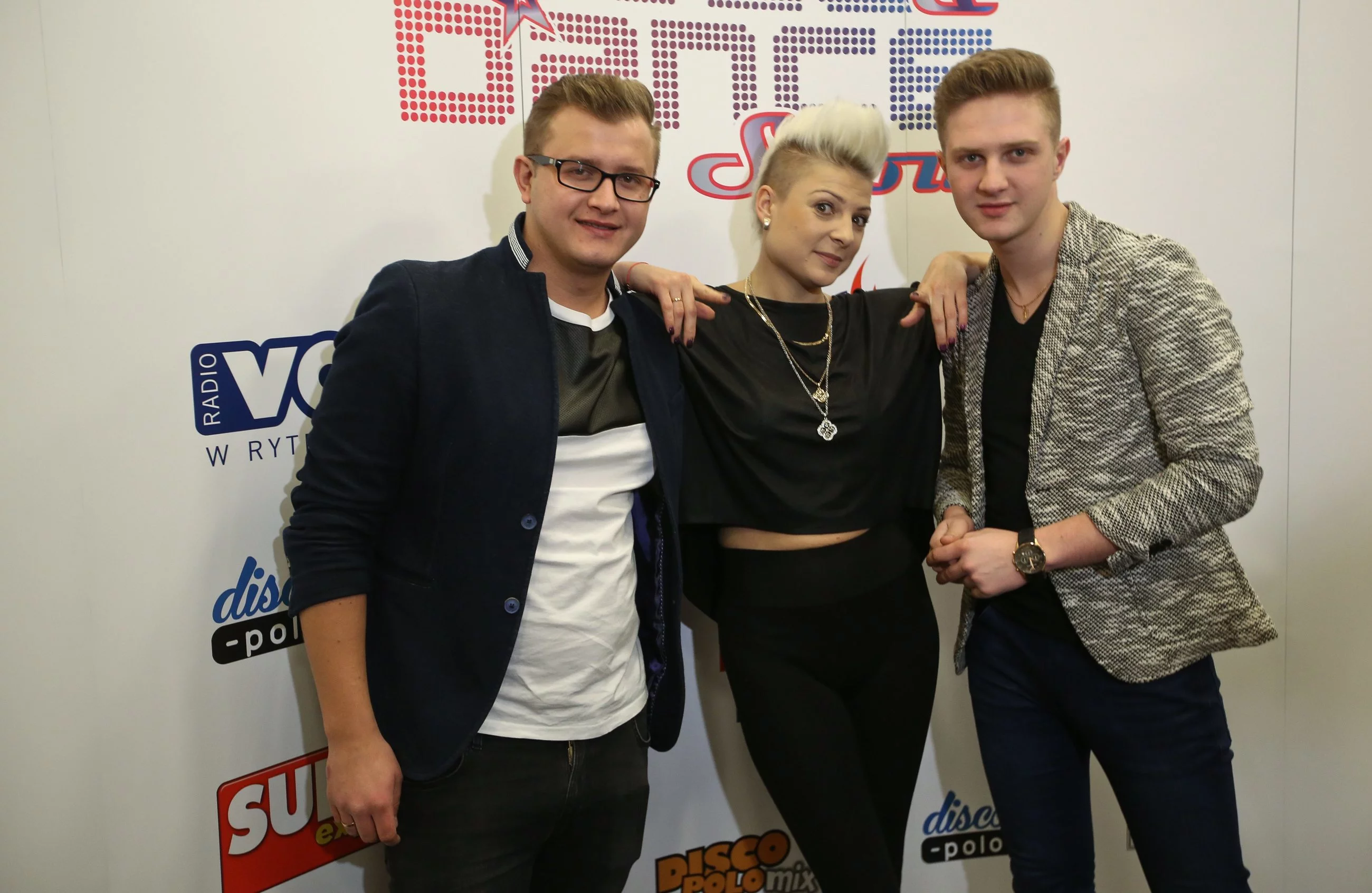 Nz. Daniel Wilczewski (P), Dawid Narożny (L) i Magda Narożna (C) z zespołu Piękni i Młodzi.