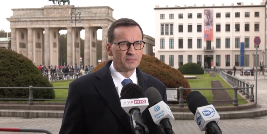 Premier Morawiecki podczas konferencji prasowej w Berlinie