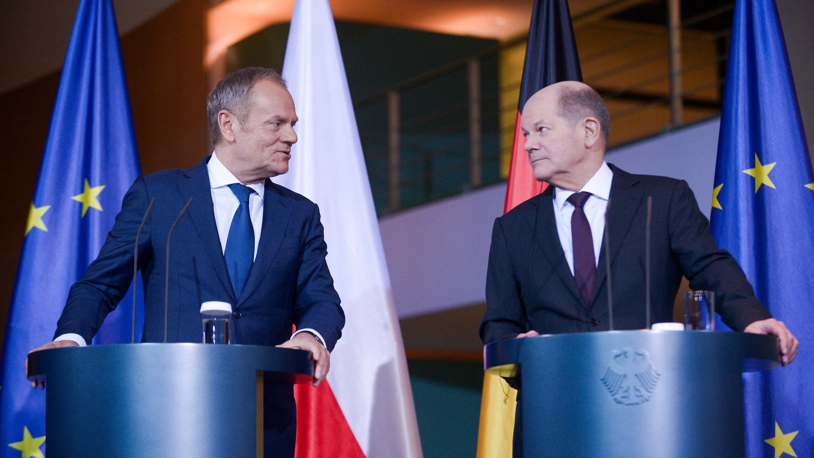 Premier Donald Tusk i kanclerz Olaf Scholz na konferencji prasowej w Berlinie