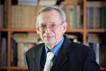 Profesor Włodzimierz Gut, wirusolog