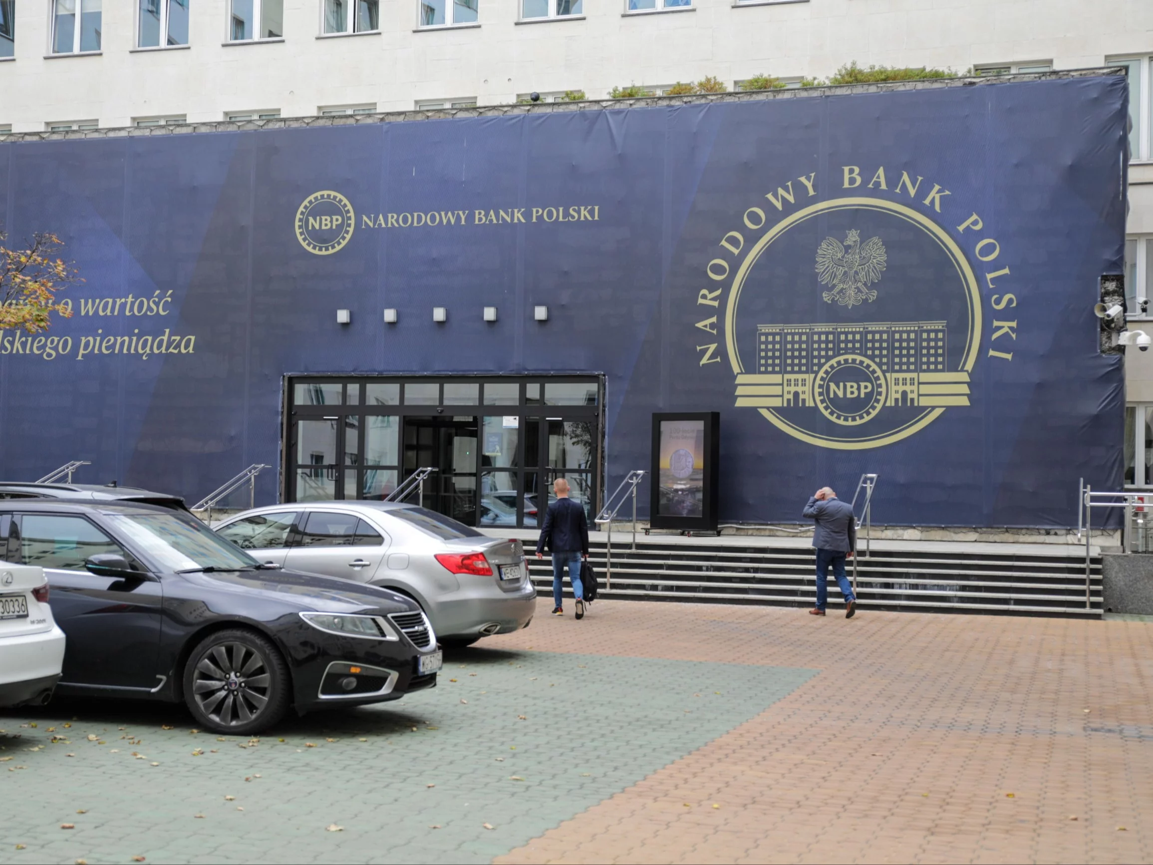 Prokurator i policja weszli do siedziby NBP. W tle śledztwo