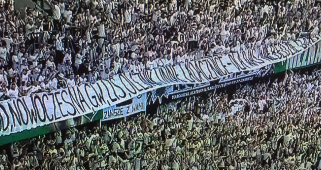 Transparent na meczu Legii