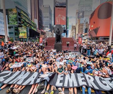 Protest ekoaktywistów Extinction Rebellion na nowojorskim Times Square