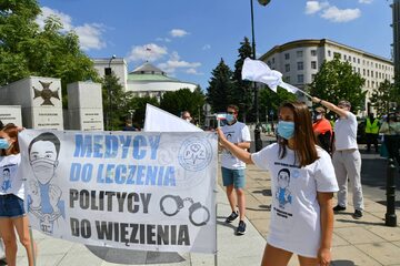 Protest medyków przed Sejmem